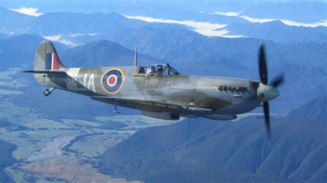 Spitfire Plane: Hero of World War 2 Skies