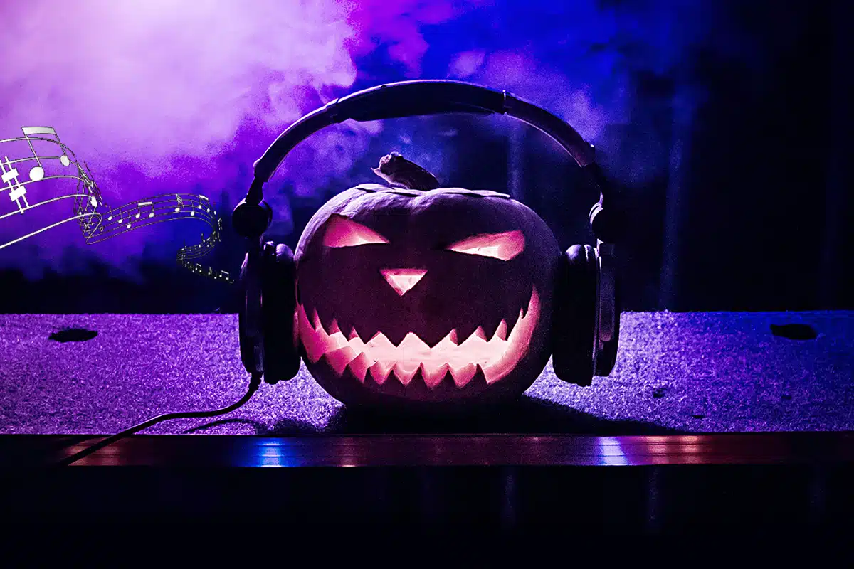 Spooky Scary Halloween Music For Kids To Play In The Dark