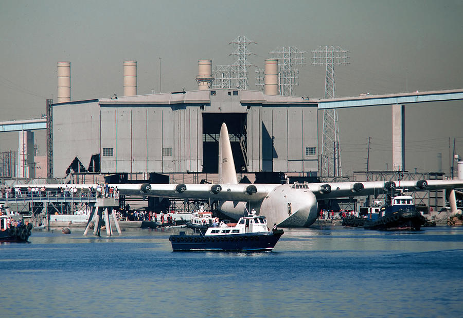 Spruce Goose Emerges From Hangar October 29 1980 Photograph By Brian