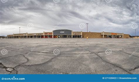 Strip Mall In Hobbs New Mexico Editorial Photography Image Of Mexico Parking 271328422