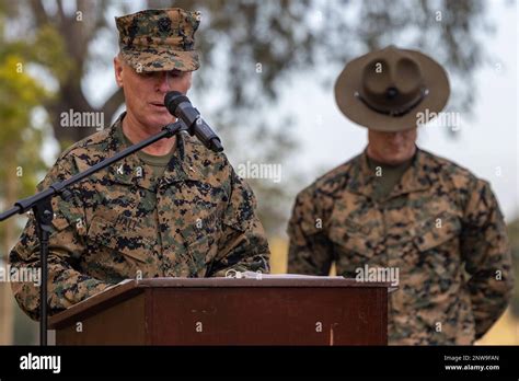 Tats Unis Le Capitaine De L Aum Nier De La Marine Michael Hall Aum Nier Du Marine Corps