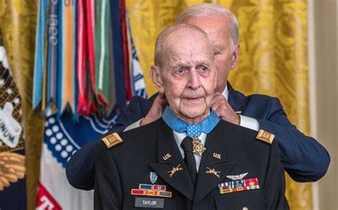 That S Valor Biden Presents Medal Of Honor To Vietnam Vet Larry Taylor Stars And Stripes