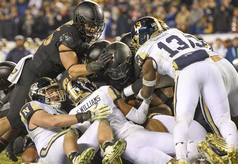 The Greatest Moments In The Army Navy Football Rivalry Youbet Com