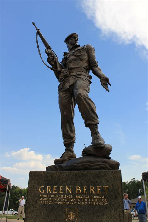 5 Facts Green Beret Statue