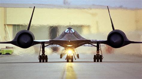 The Sr 71 Blackbird Once Hit Mach 3 5 And Made History The National Interest