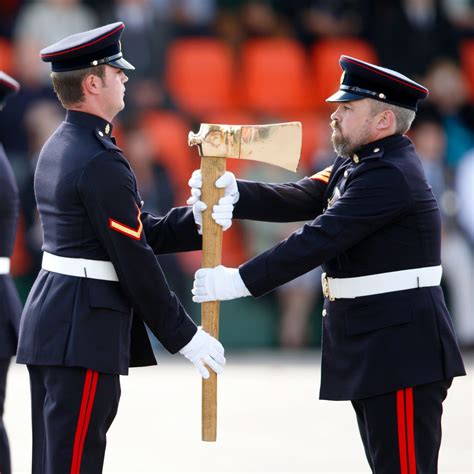 U K Royal Air Force Takes Sides In The Military S Battle Of The Beard Wsj