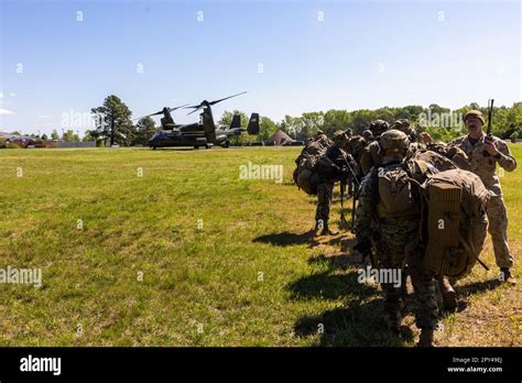 U S Marines With Infantry Battalion Experiment 3Rd Marine Division Conduct An Air Insert At