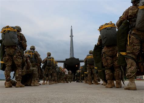 Us Army Loads Up From Aviano For Lithuania Aviano Air Base News Display