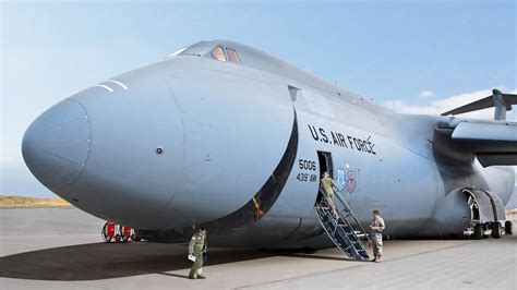 Us C 5 Aircraft Massive Nose Door Opens To Load Heavy Vehicles Youtube