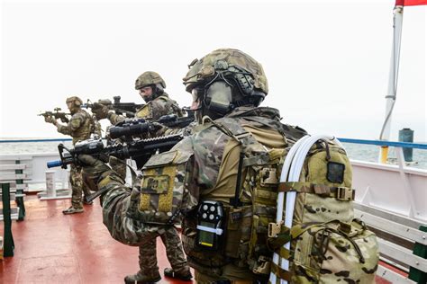 Us Coast Guard Msrt Members During Vbss Training 2048 1367 Militaryporn