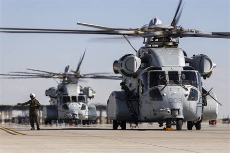 5 US Marine Helicopters