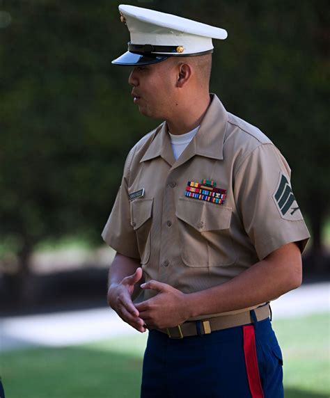 5 Ways to Wear the US Marine Service Uniform