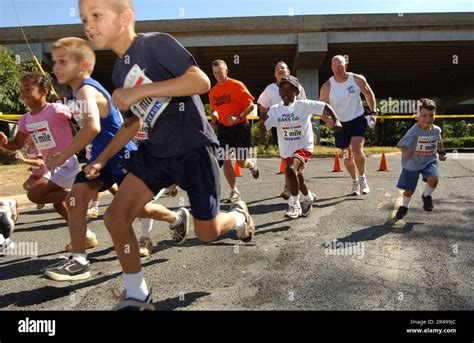 Us Navy Military Dependents From Around Oahu Participate In The America Amp 39 S Armed Forces Kids Run