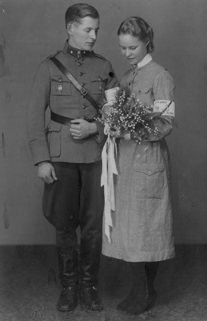 Wartime Wedding 41 Emotional Vintage Pictures Show The Marriages Of Soldiers In The Past