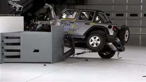 Watch Jeep Wrangler Tips During Iihs Crash Test Fox News