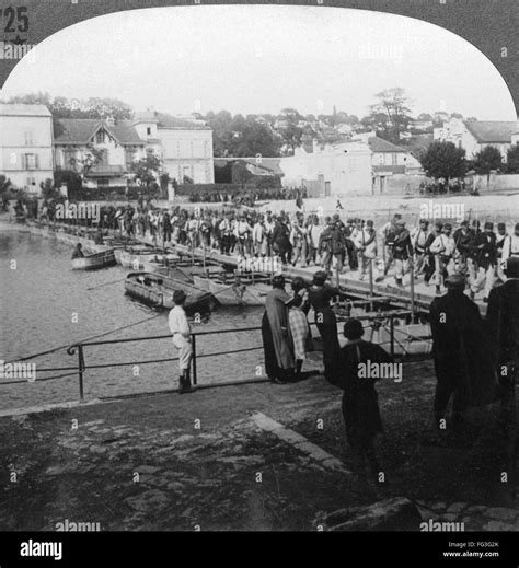 Wwi France C1916 N Amp 39 French Troops Crossing The Marne By Pontoon Bridge Amp 39 Stereograph C1916