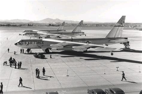 Year Of The B 52 B 52S Make Historic Nonstop Around The World Flights Air Force Global