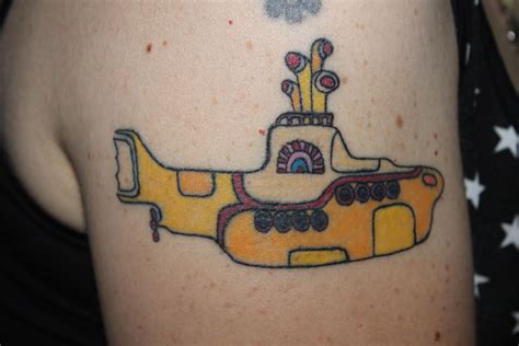 Yellow Submarine Tattoo Arte Tattoo Fotos De Tatuagens Tattoos Baby Tattoos Yellow Submarine